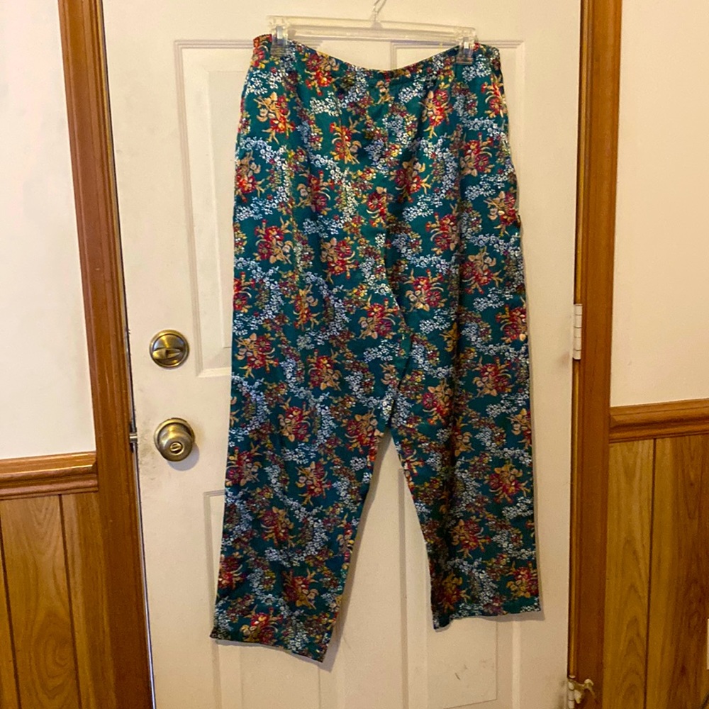 Victoria’s Secret Lounging Pants size M